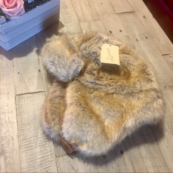 Universal Thread Accessories - NWT Universal Thread Women’s Faux Fur Trapper Hat